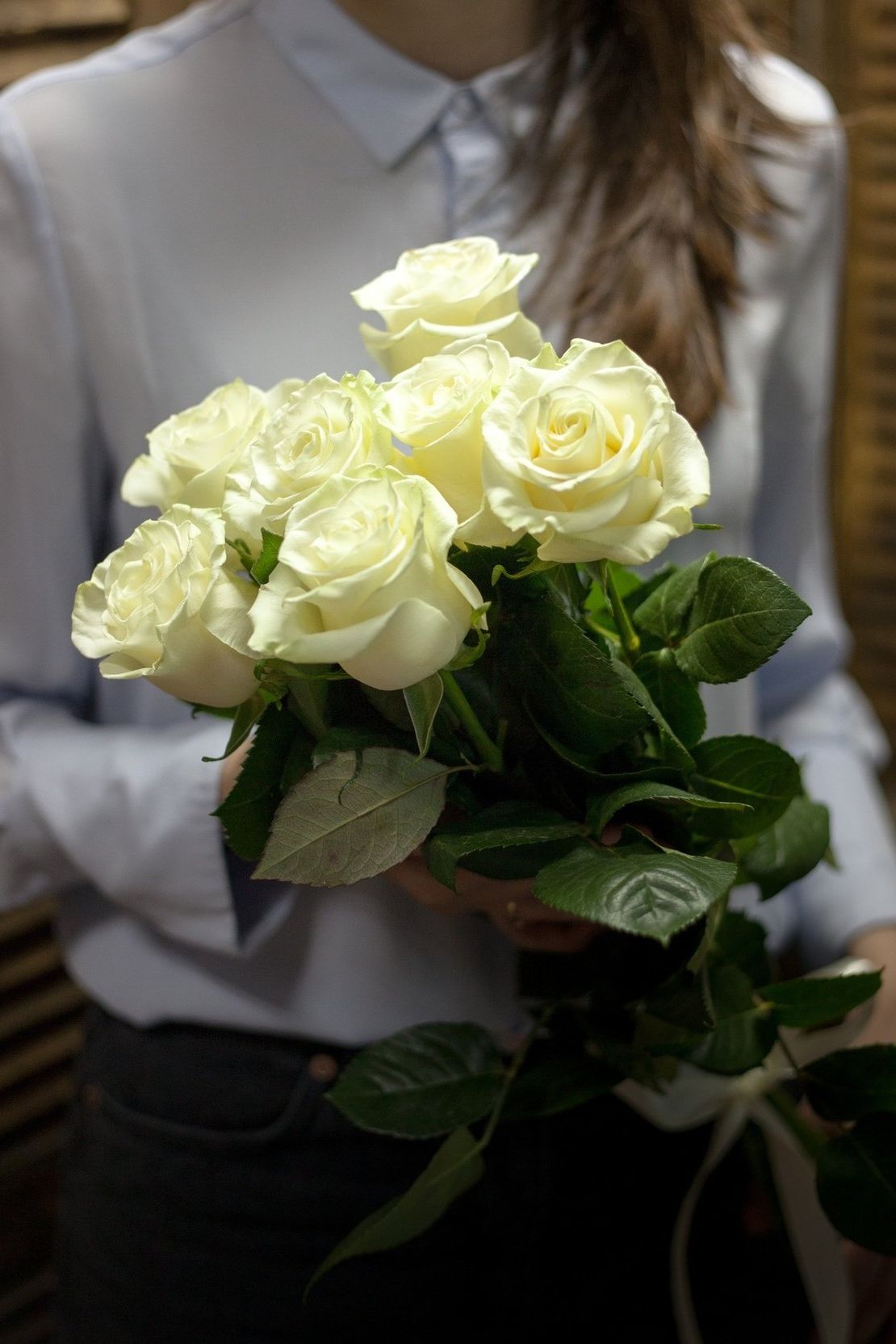 шляпная коробка с розами и гипсофилой для подарка в Белгороде