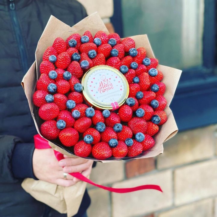 "Клубника и мёд" в Белгороде