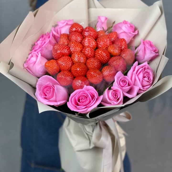 Клубника и розы в Белгороде