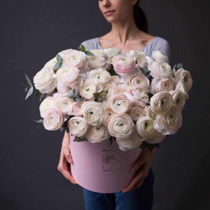 Бокс с ранункулюсами в Белгороде