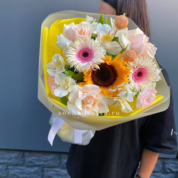 Букет с подсолнухом "Елоу" в Белгороде