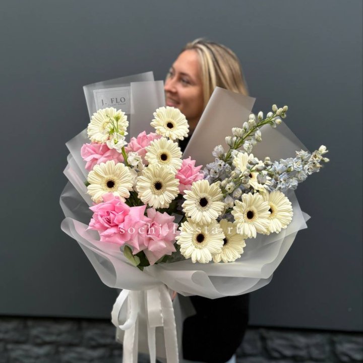 Букет роз и гербер в Белгороде