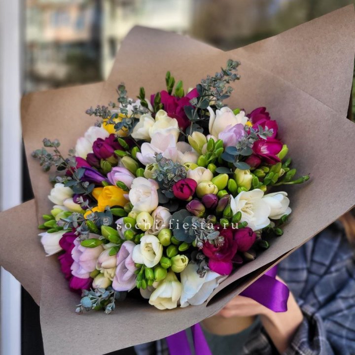 Букет фрезий "Радуга" в Белгороде