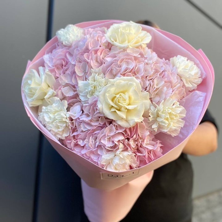  Букет гортензий и роз  в Белгороде