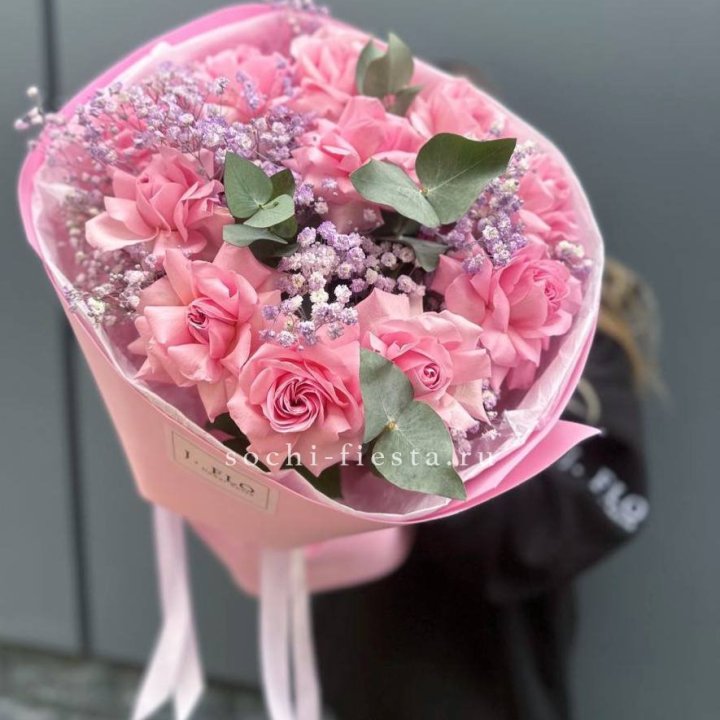 Розовые французские розы с гипсофилой в Белгороде