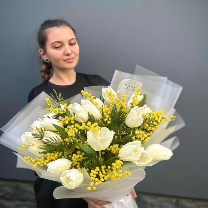Букет тюльпанов и мимозы в Белгороде