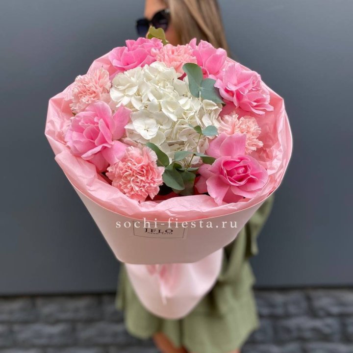  Букет роз и гортензии "Навола" в Белгороде