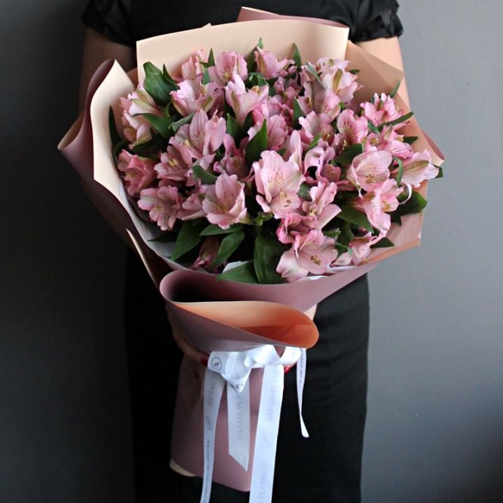Букет розовых альстромерий в Белгороде