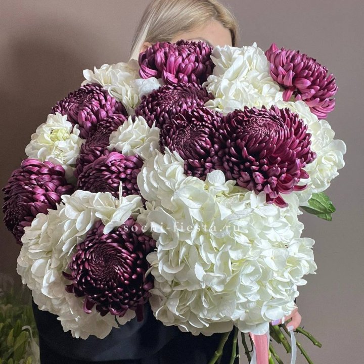 Охапка Бигуди и гортензий в Белгороде