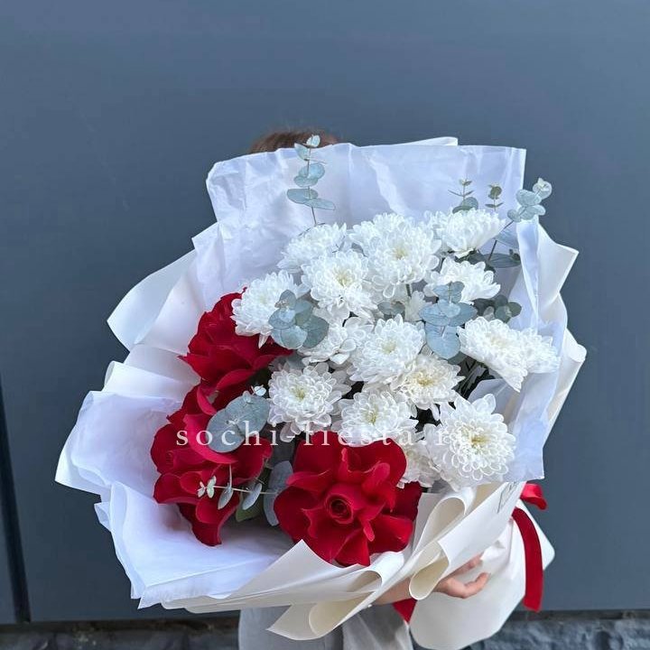 Дуо розы и хризантемы в Белгороде