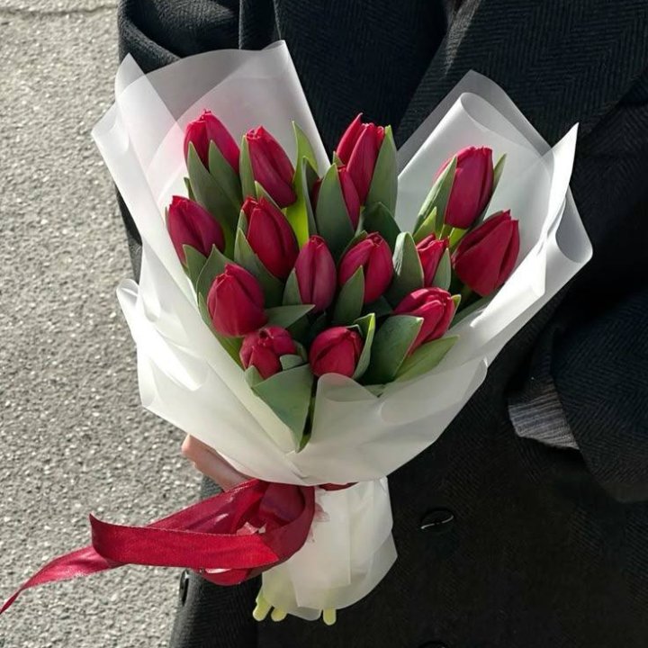 15 красных тюльпанов в Белгороде