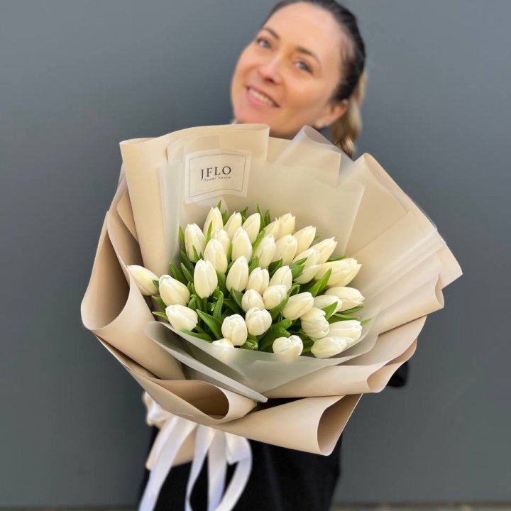 35 белых тюльпанов в Белгороде