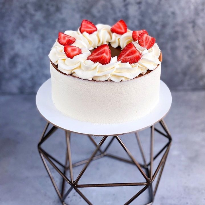 Торт "Клубника со сливками" в Белгороде