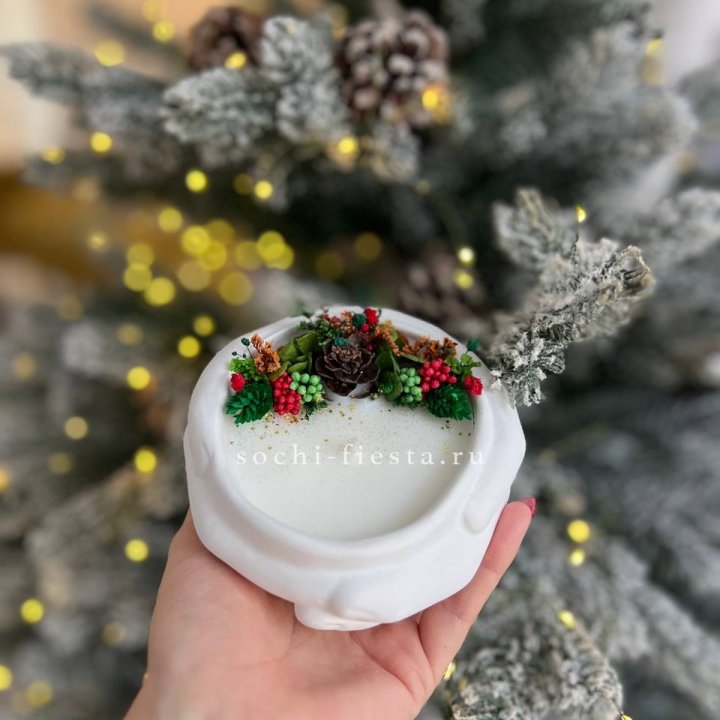 Свеча ароматическая в гипсе Руки с шишкой в Белгороде