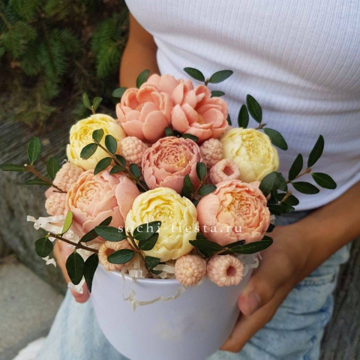 Шоколадный букет с ягодами в Белгороде