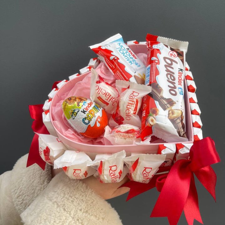 Бокс киндерами и раффаэлло в Белгороде