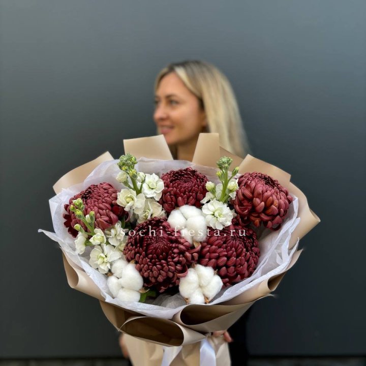 Хризантемы с маттиолой в Белгороде