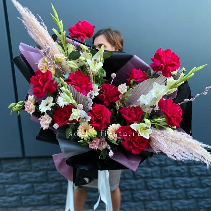Дизайнерский букет Ред в Белгороде
