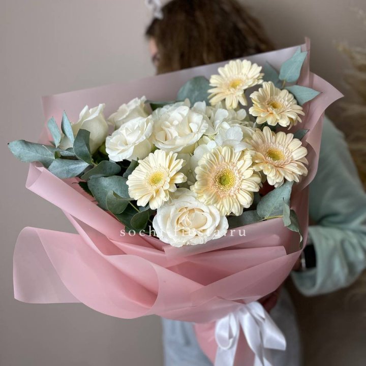 Букет роз, гортензии, гербер  в Белгороде