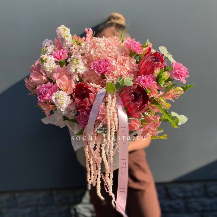 Коробка с цветами "Камикадзе" в Белгороде