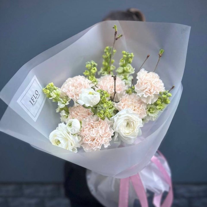 Букет маттиолы и ранункулюсов  в Белгороде