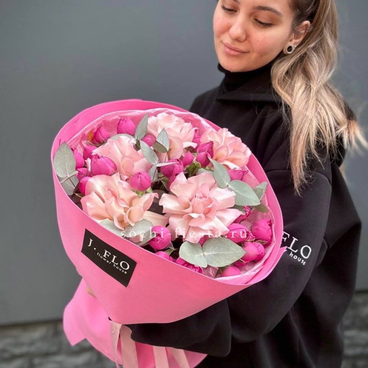 Букет французских и пионовидных роз "Ламиносо" в Белгороде