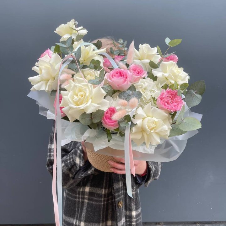 Кашпо с розами в Белгороде