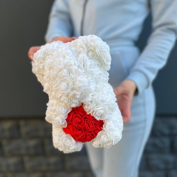 Медведь с красным седцем в Белгороде