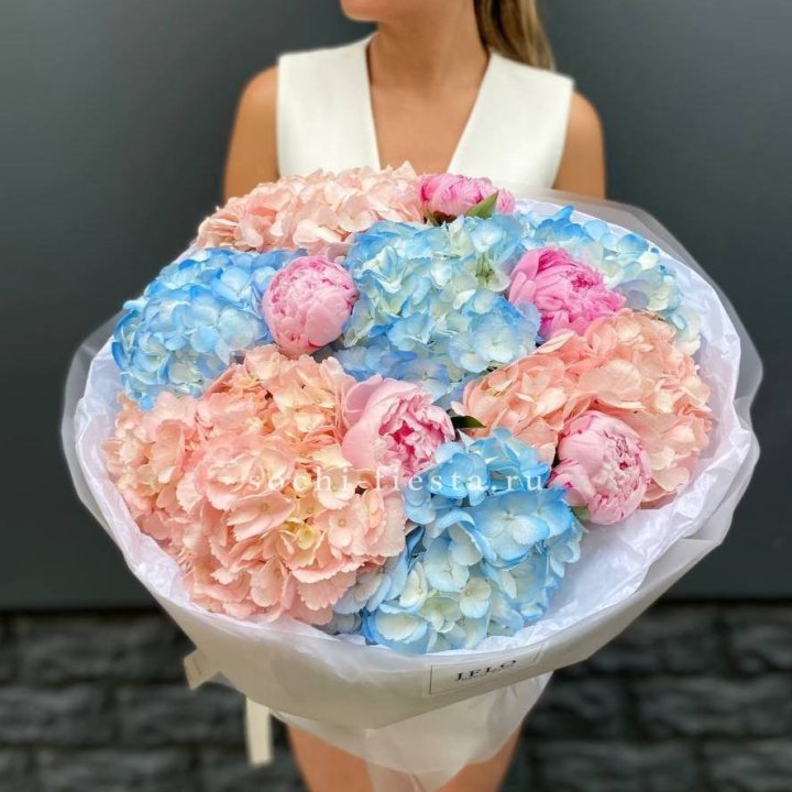 Дуобукет гортензии с пионами  в Белгороде