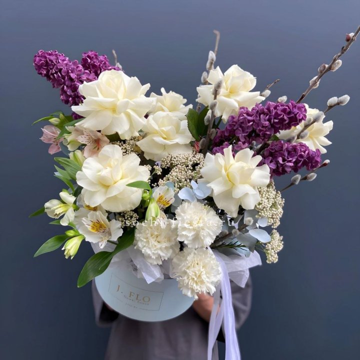 Цветочный бокс Французских роз и Сирени в Белгороде