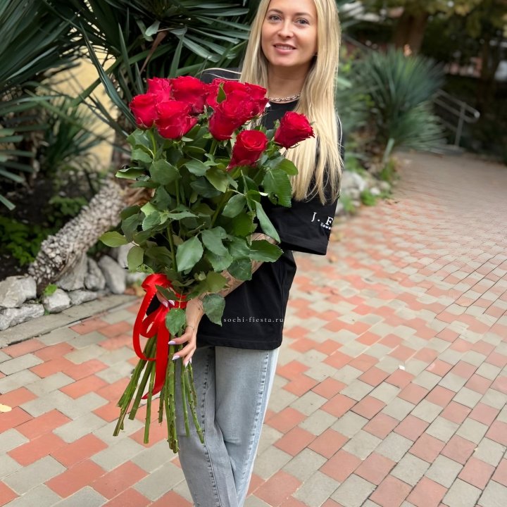 15 высоких красных роз в Белгороде