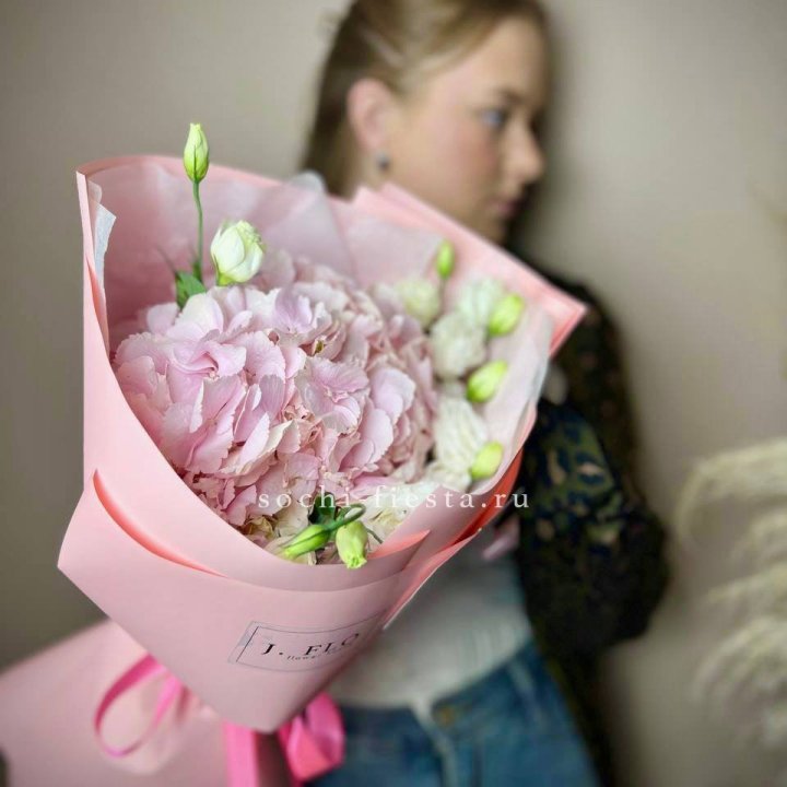 Букет с гортензией №2 в Белгороде