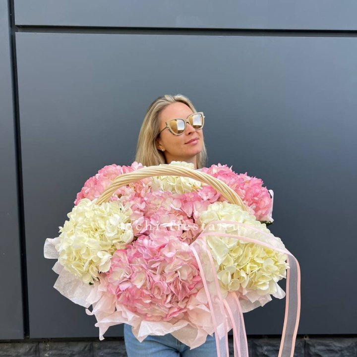 7 гортензий в корзине в Белгороде