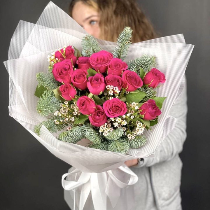 Новогодний букет Елки и Розы в Белгороде