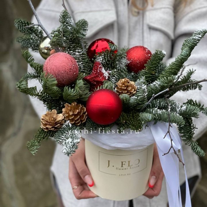 Новогодняя композиция в коробке ред в Белгороде