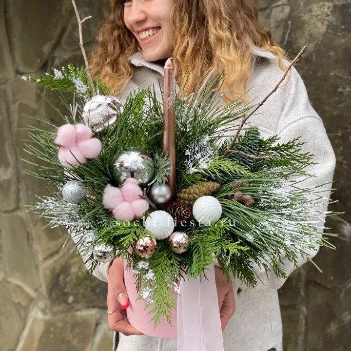 Новогодняя композиция в коробке пинк в Белгороде