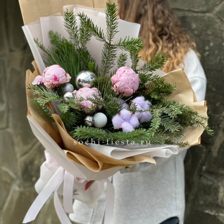 Новогодний букет с пионами  в Белгороде