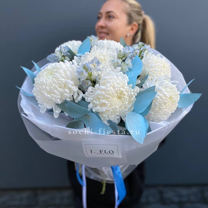 Букет хризантем Бигуди и дельфиниума  в Белгороде