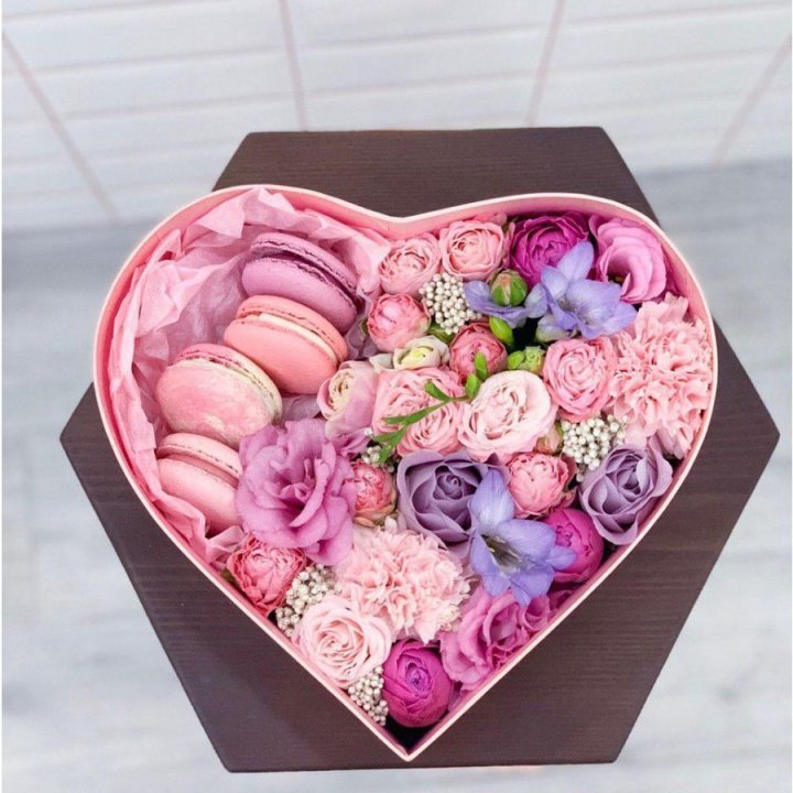 Бокс-сердце с макаронс  в Белгороде
