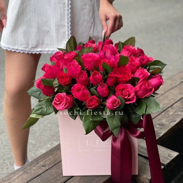 55 алых роз в кубе в Белгороде