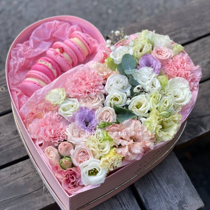 Бокс-сердце с макарон "Пинк" в Белгороде