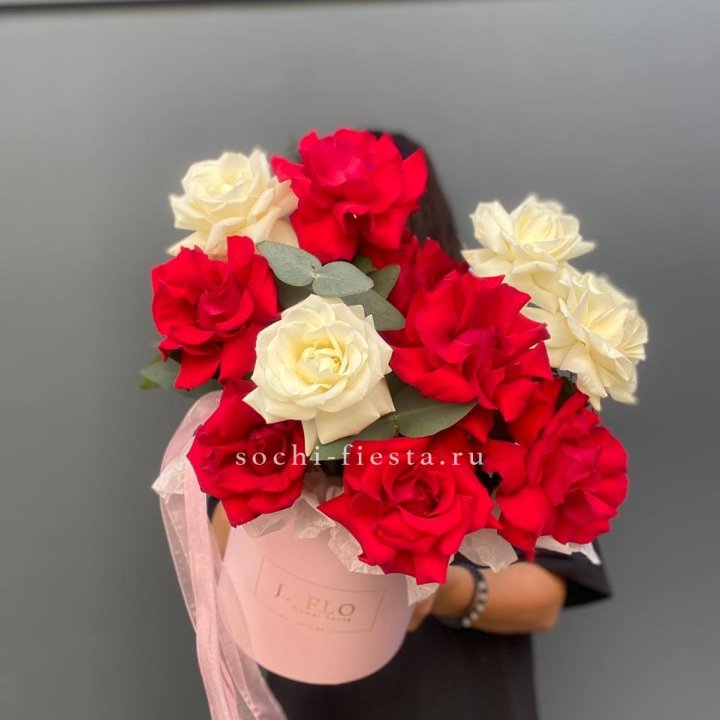 13 Французских роз в боксе в Белгороде