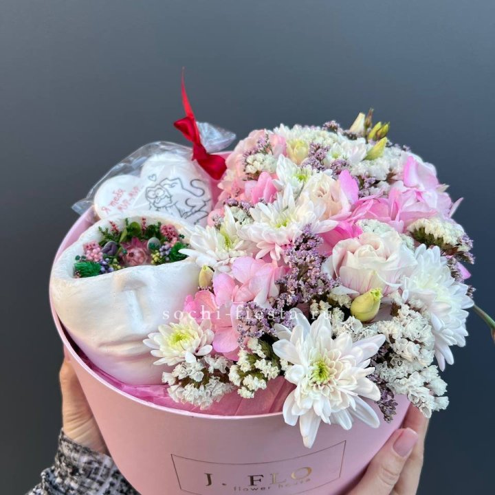 Цветы и свеча в коробке в Белгороде