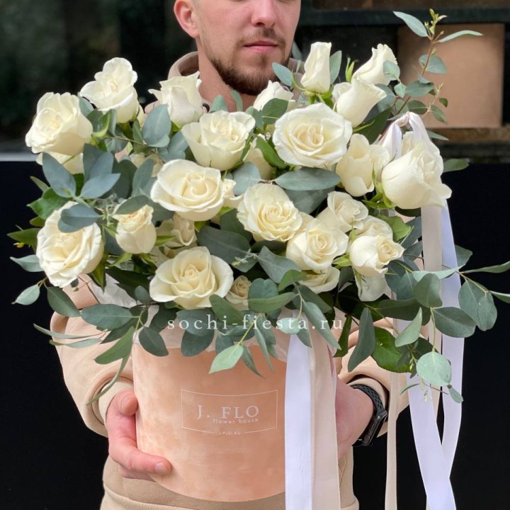 41 белая роз в бархатном боксе в Белгороде