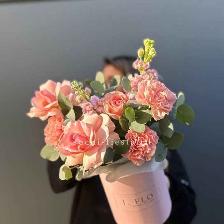 Цветы в боксе "Сизара" в Белгороде