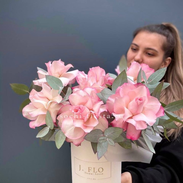 7 Французских роз в боксе в Белгороде
