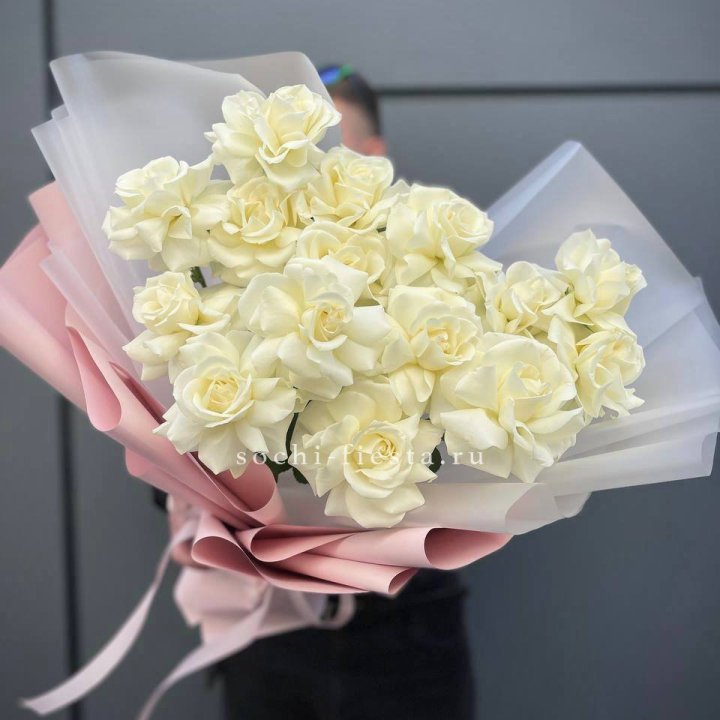 Букет из 15 французских роз Вайт дрим в Белгороде