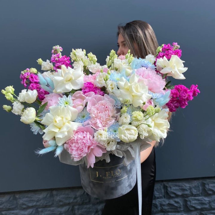 Дизайнерский цилиндр "Пионы гарден" в Белгороде