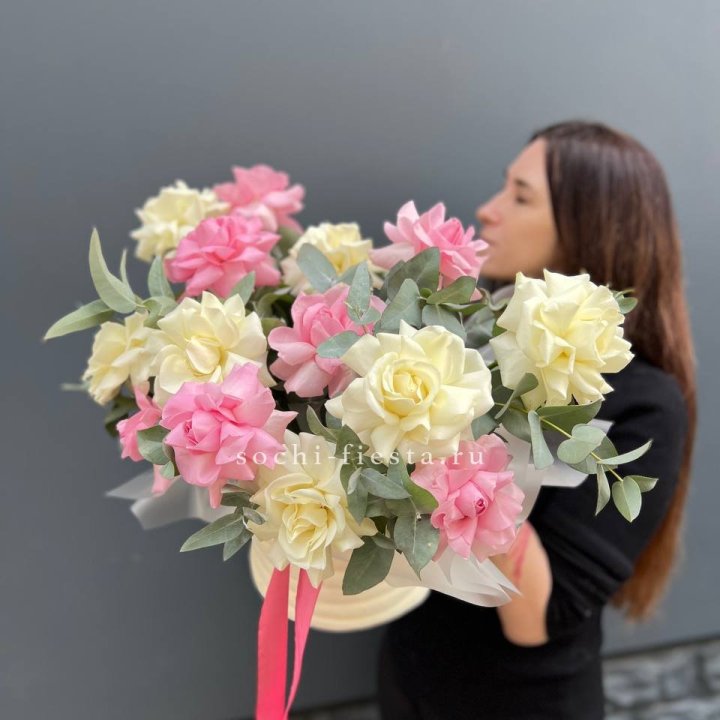 Зефирный бокс из 17 французских роз микс в Белгороде