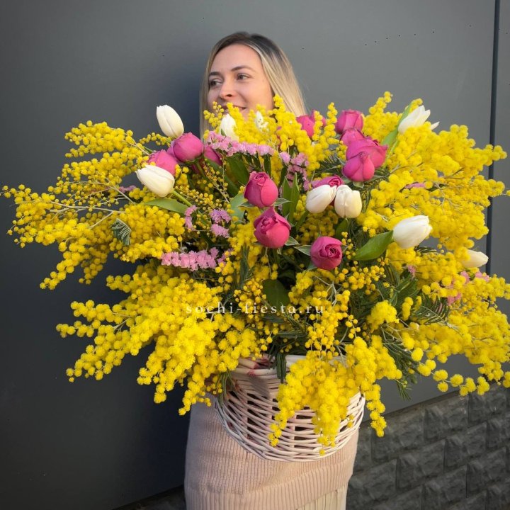 Цветочная корзина с мимозой "Спринг" в Белгороде
